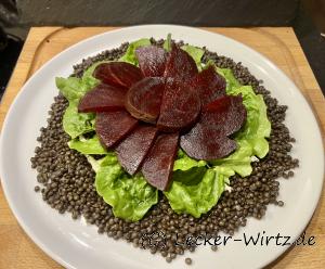 Die rote Bete Scheiben darüber verteilen