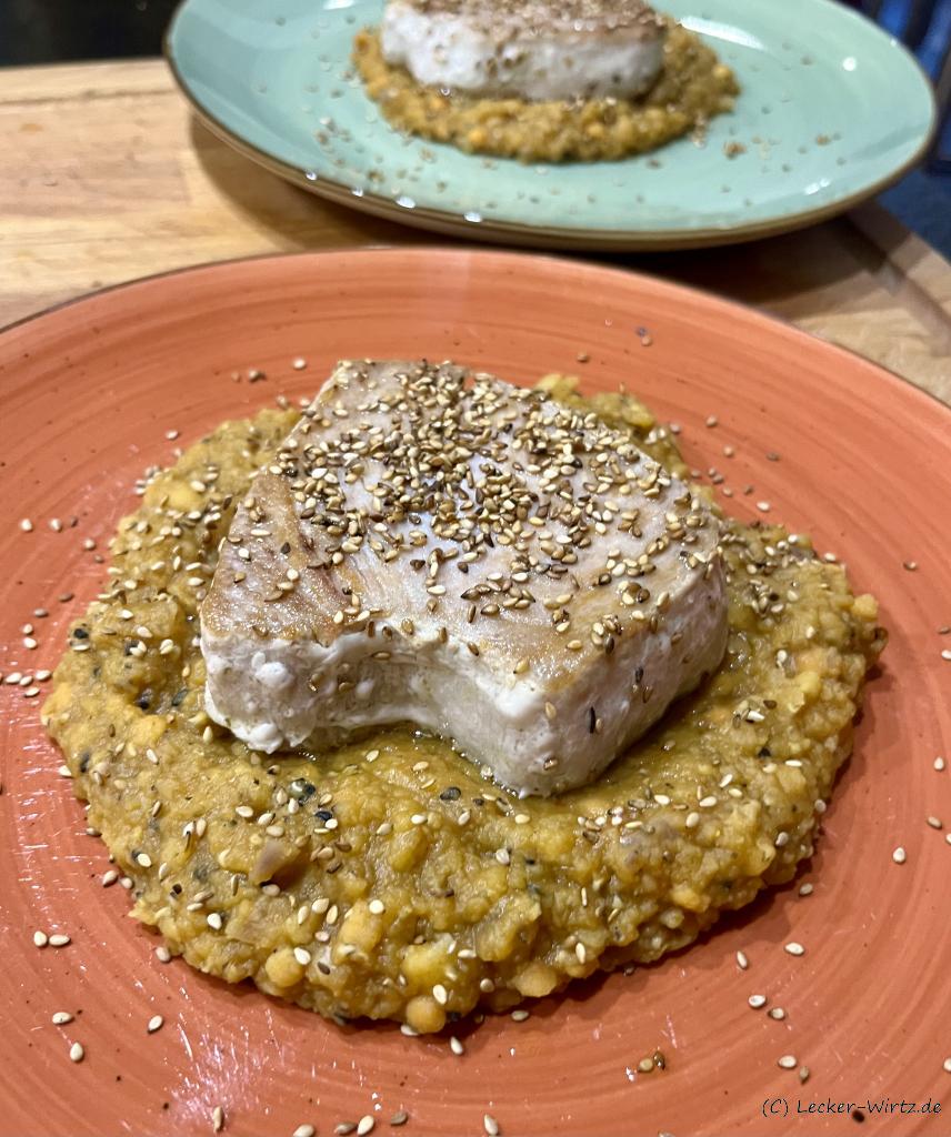 Sesam Thunfisch auf Linsenpüree