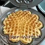 Fertige Waffel im Waffeleisen.