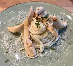 Zitronenpasta mit Hähnchenfiletstreifen