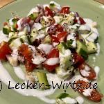 Gurken-Tomaten Salat mit indischem Dressing