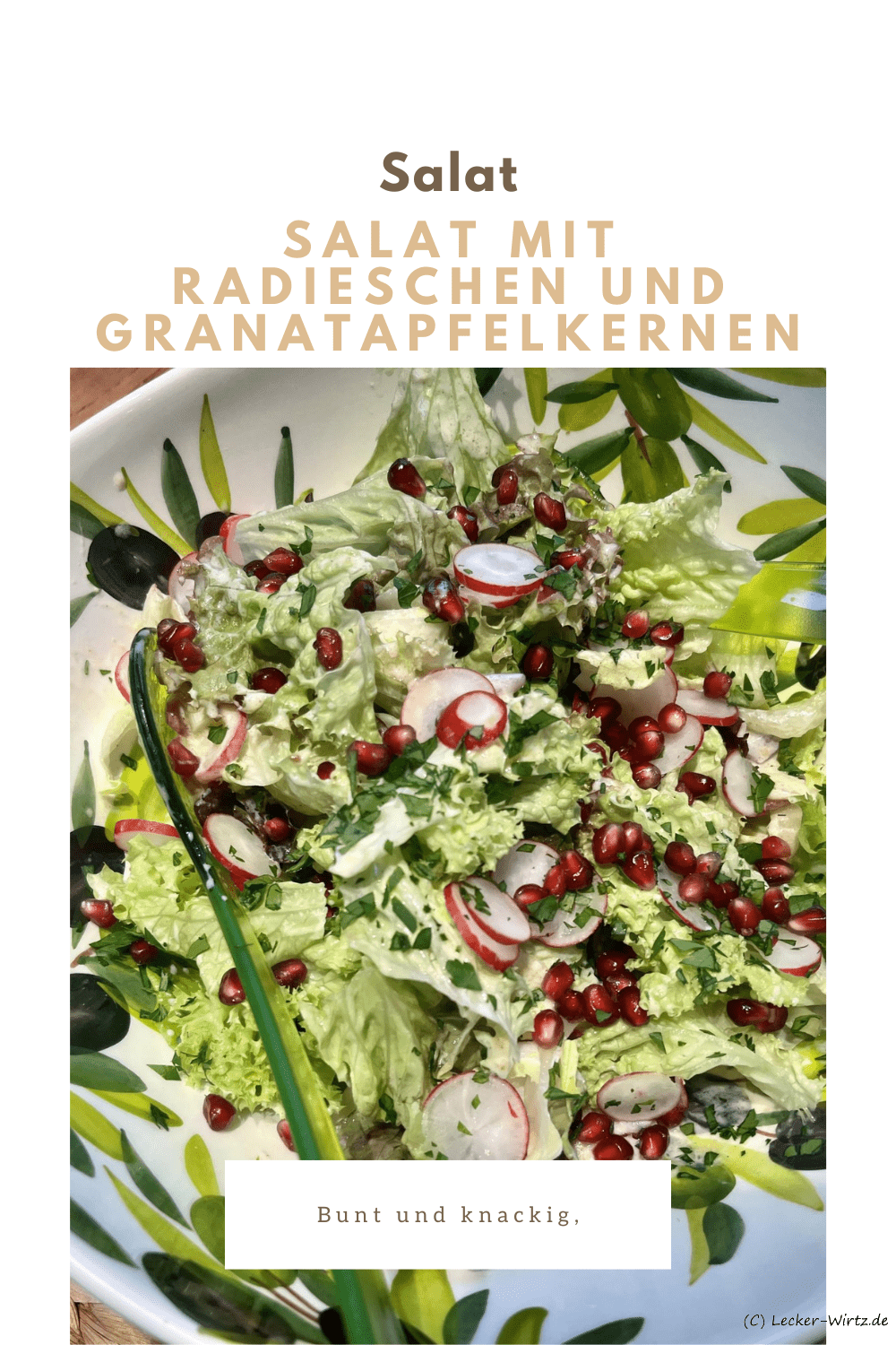 Salat mit Radieschen und Granatapfelkernen