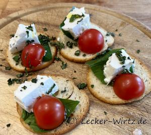 Crostini mit Feta und Tomate