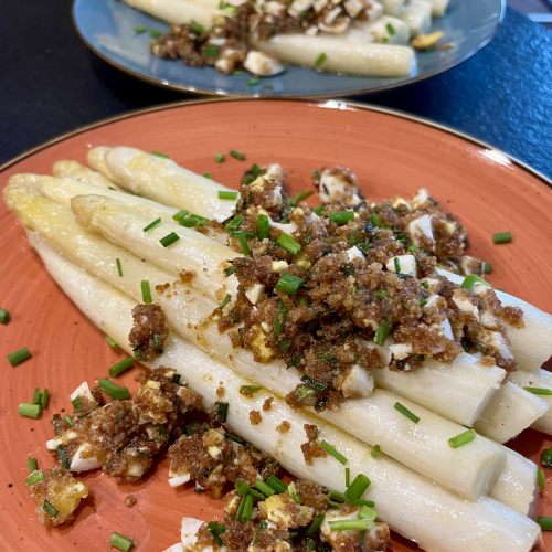 Glasierter Spargel mit Polonaise