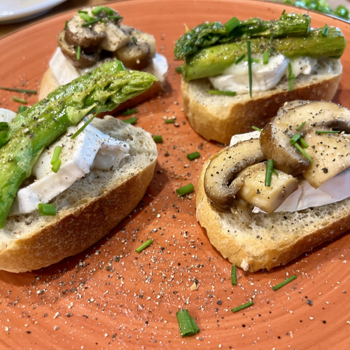 Spargel Crostini