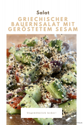 Griechischer Bauernsalat mit geröstetem Sesam und Schwarzkümmel