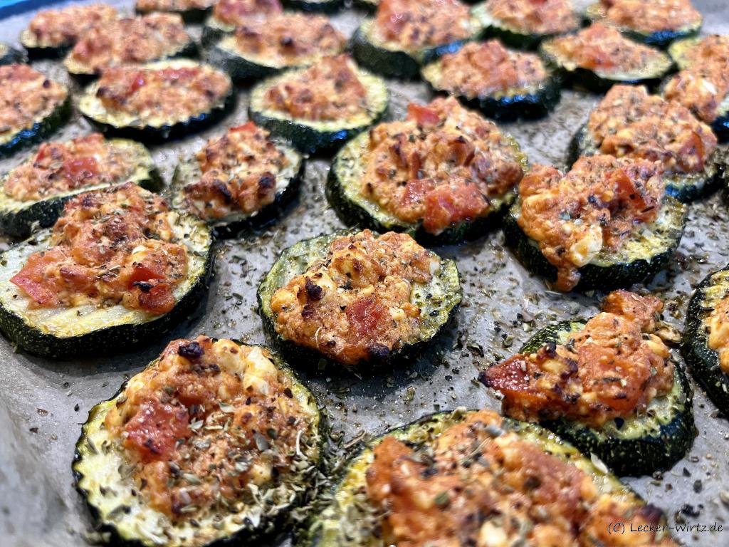 Zucchini mit Feta und Tomate - Antipasti