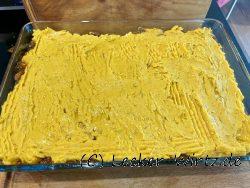 Die Béchamel Sauce darüber gießen