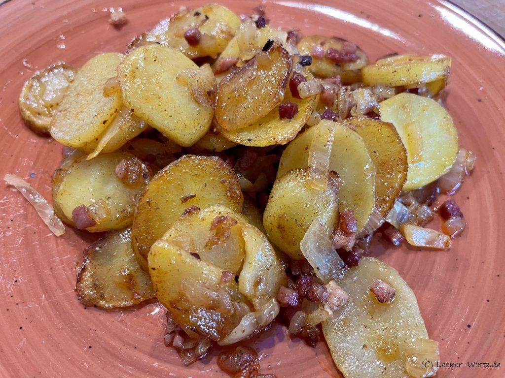 Bratkartoffeln mit Speck und Zwiebeln