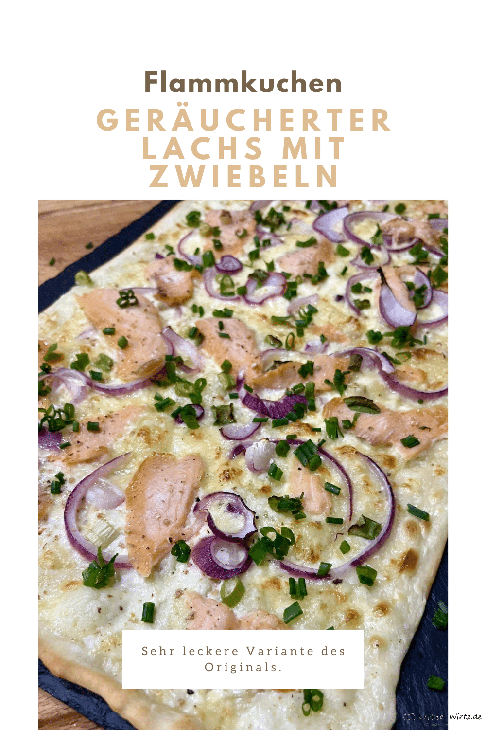 Flammkuchen mit geräuchertem Lachs und Zwiebeln