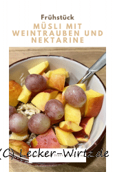 Müsli mit Weintrauben und Nektarine