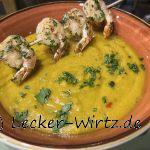 Apfel-Kürbissuppe mit Garnelen Spieß
