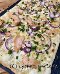 Flammkuchen mit geräuchertem Lachs und Zwiebeln