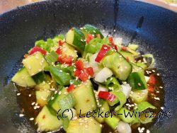 Koreanischer Gurkensalat mit Chili