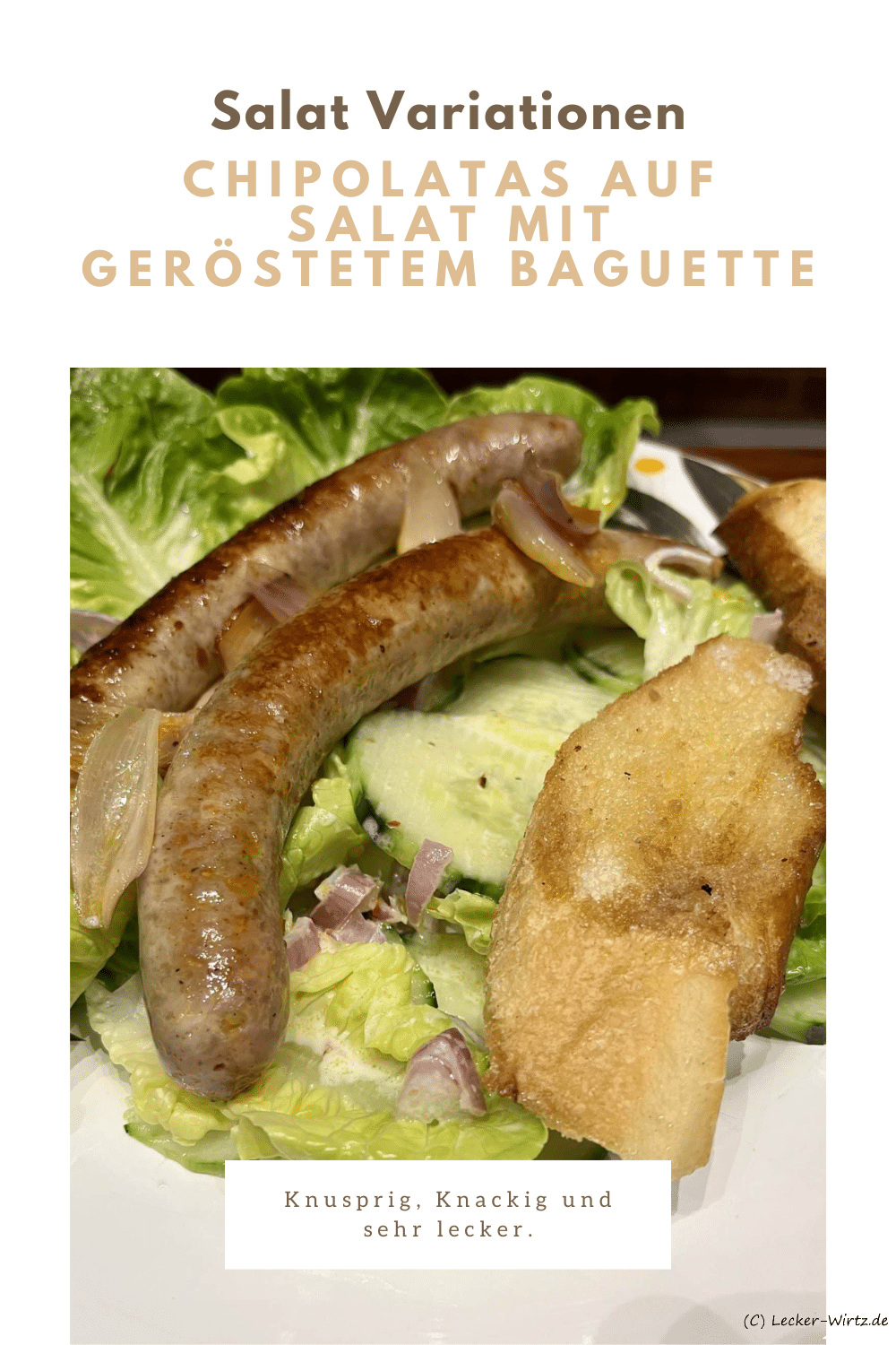 Chipolatas auf Salat mit geröstetem Baguette