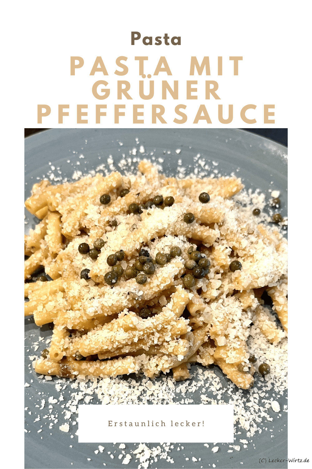 Pasta with green pepper sauce