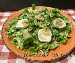 Feldsalat mit Ziegenkäse und crossem Speck