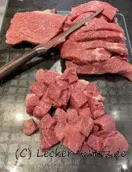 Fleisch in gleich große Stücke zerteilen