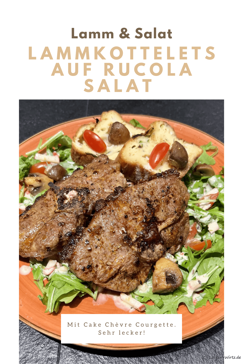 Lammkottelets auf Rucola Salat mit Cake Chèvre Courgette