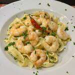Fettuccine Alfredo mit Shrimps und Chili