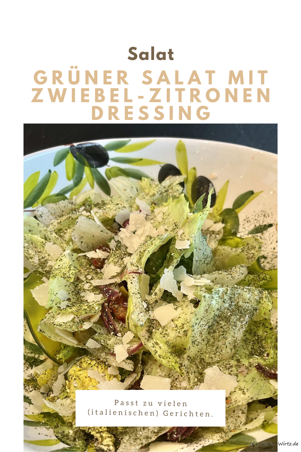 Grüner Salat mit Zwiebel-Zitronen Dressing und Parmesan
