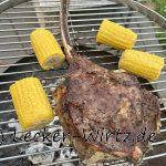Tomahawk Steak auf dem Schwenkgrill
