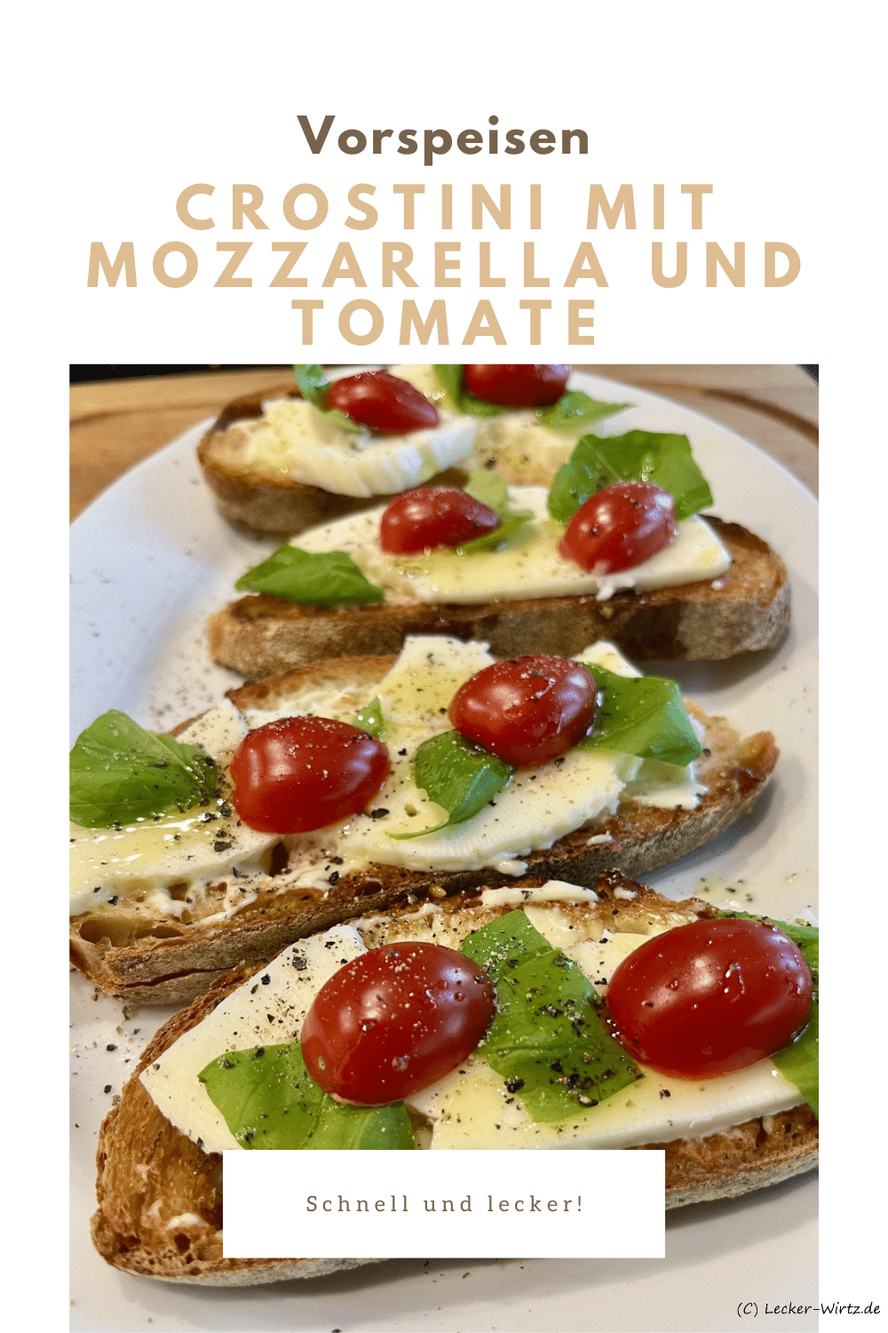 Crostini mit überbackenem Mozzarella und Tomate