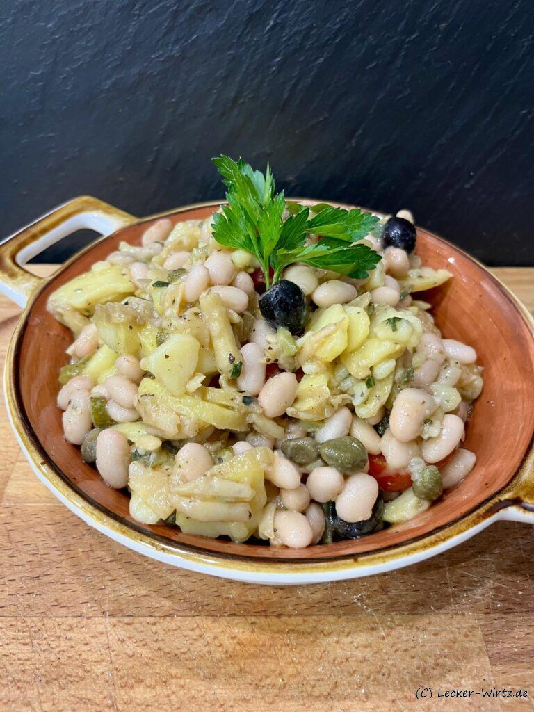 Mediterraner Kartoffelsalat mit weißen Bohnen