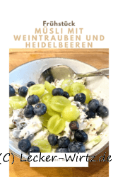 Müsli mit Weintrauben und Heidelbeeren