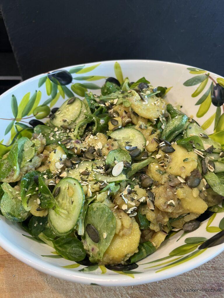 Steirischer Kartoffelsalat mit Kürbiskernöl