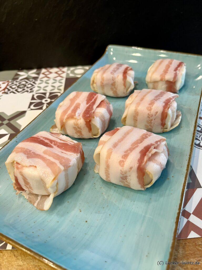 Ziegenkäse mit Bacon umwickeln