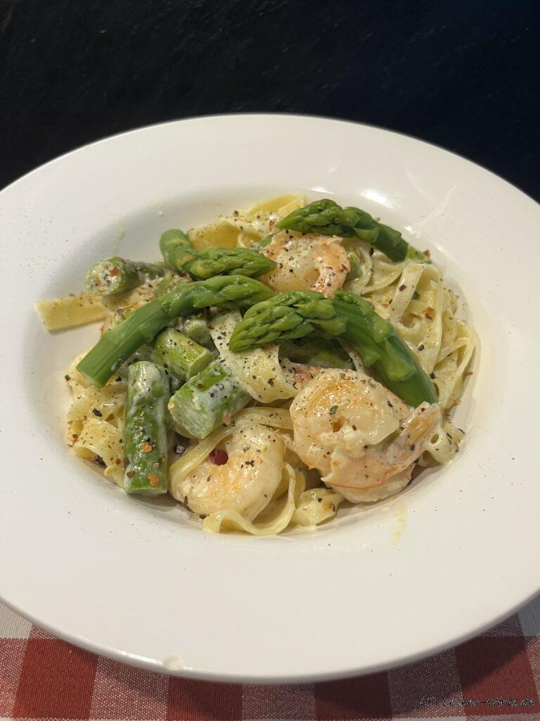 Pasta mit Garnelen und grünem Spargel