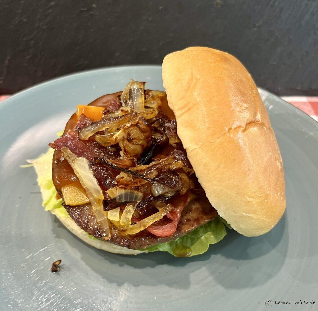 Canadian Burger mit Röstzwiebeln