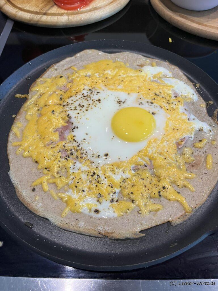 Galette Complète - mit Kochschinken, Spiegelei und französischem Emmentaler