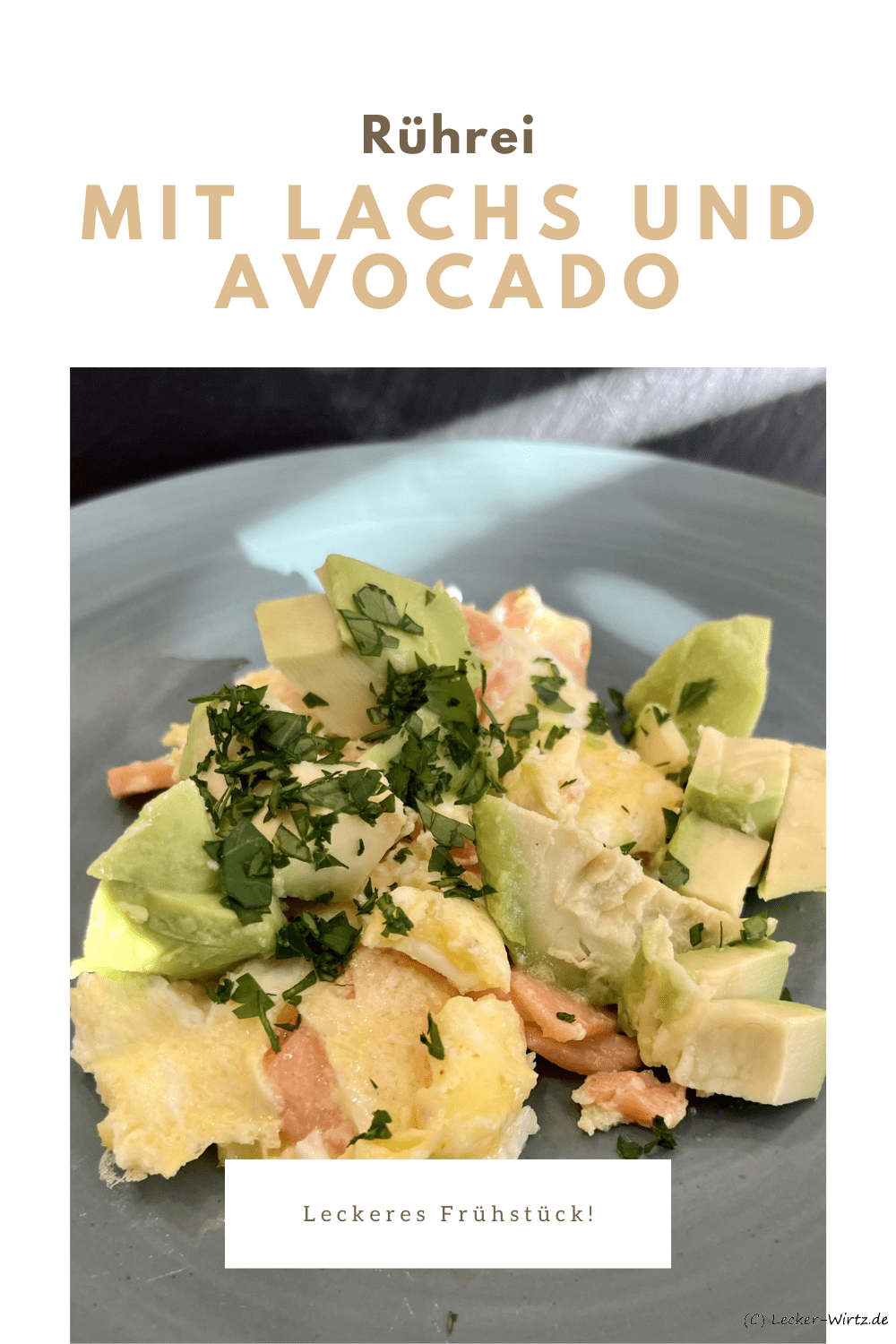 Rührei mit Lachs und Avocado