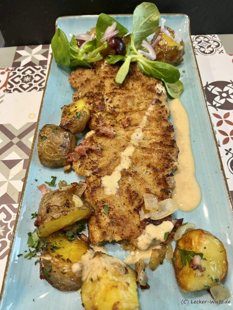 Winzerschnitzel vom Kalb mit Wengert Sauce und Rebknollenpfanne