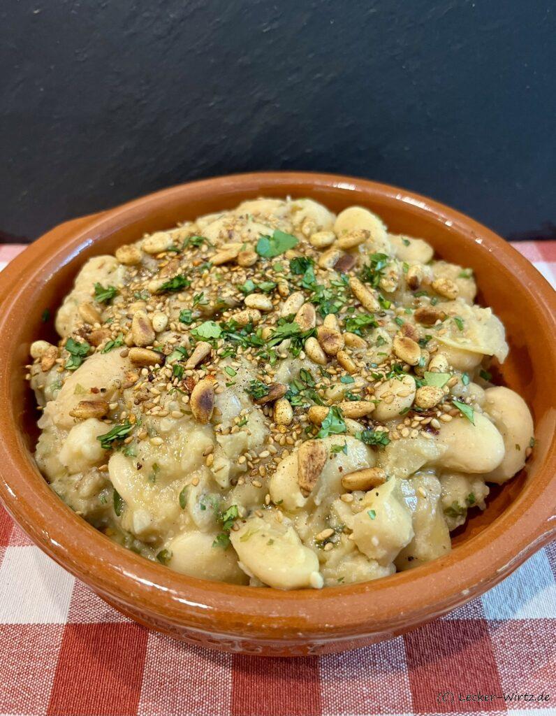 Gigantes mit Knoblauch und Zitrone